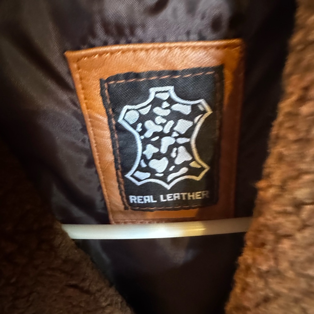 Women's Brown Leather Shearling Collar Jacket - Picture 4 of 5